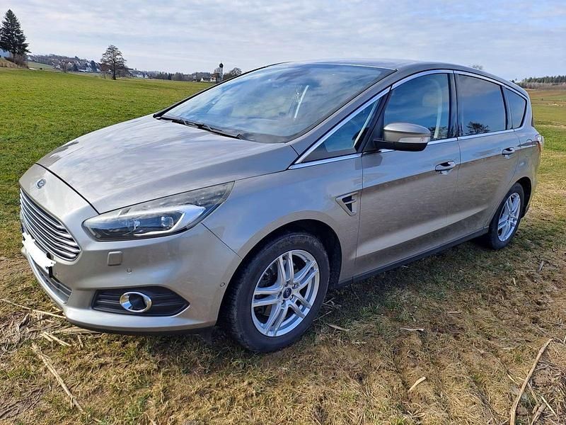 Gebraucht Ford S-MAX Titanium 179 PS (131 kW) 2017 Beige Van / Kleinbus