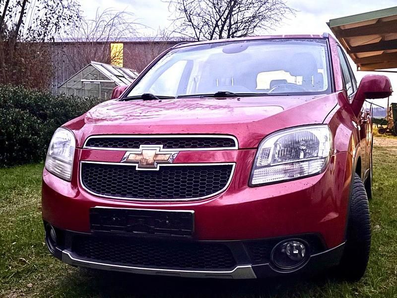 Rot Gebraucht 2012 Chevrolet Orlando LT Van / Kleinbus | 7.490 € (Fairer Preis) - Bild 1/4