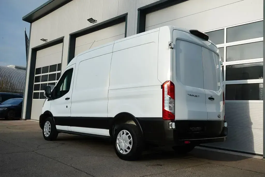 Gebraucht Ford Transit 131 PS (96 kW) 2023 Weiß Van / Kleinbus