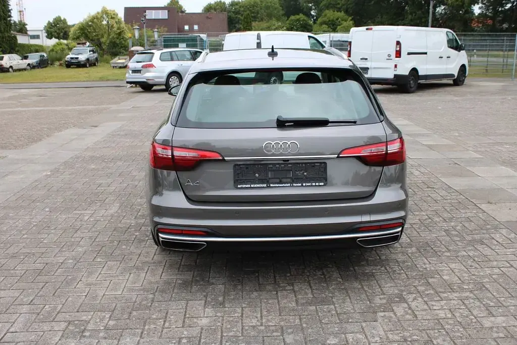 Gebraucht Audi A4 Advanced 163 PS (119 kW) 2021 Grau Kombi