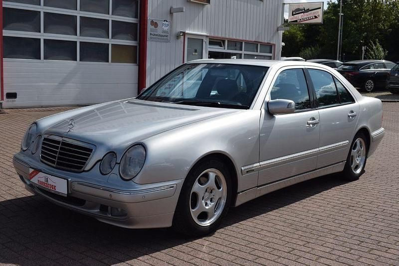 Silber Gebraucht 2000 Mercedes E240 Avantgarde Limousine | 3.690 € (Fairer Preis) - Bild 1/4