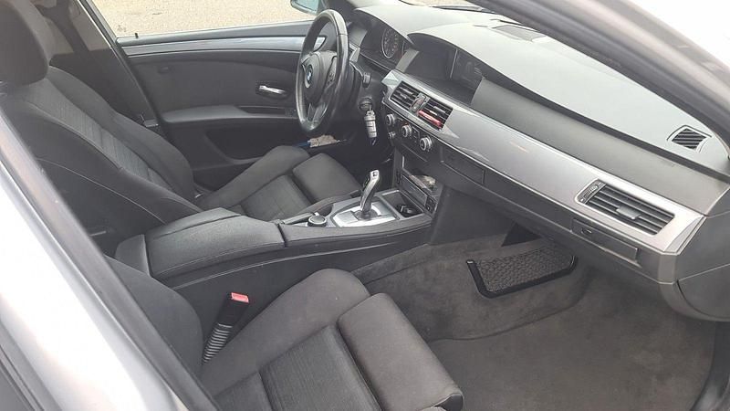 Second-hand BMW 525 Exclusive 218 CP (160 kW) 2009 Argintiu Break