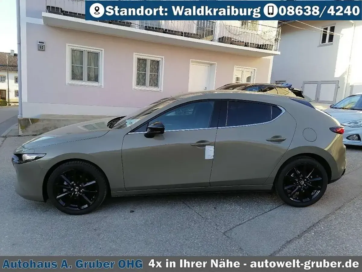 Neu Mazda 3 Homura-Line 140 PS (102 kW) 2026 Zircon sand Limousine