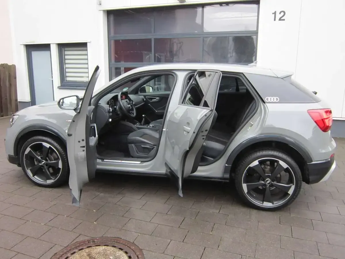 Gebraucht Audi Q2 Design 150 PS (110 kW) 2017 Quantumgrau SUV