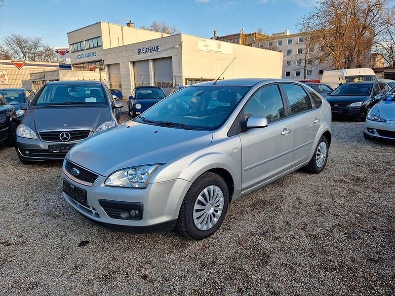 Gebraucht Ford Focus Ghia 101 PS (74 kW) 2006 Silber Limousine