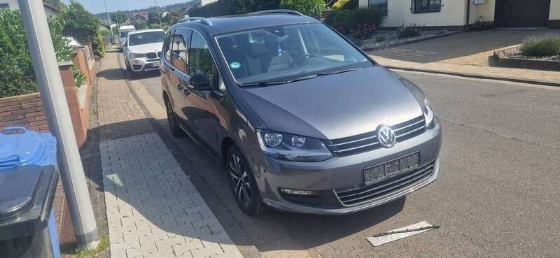 Grau Gebraucht 2019 VW Sharan IQ Drive Van / Kleinbus | 18.750 € (Superpreis) - Bild 1/4