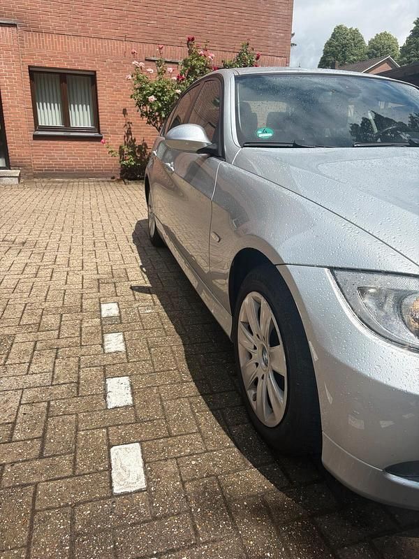 Gebraucht BMW 318 129 PS (94 kW) 2006 Silber Limousine
