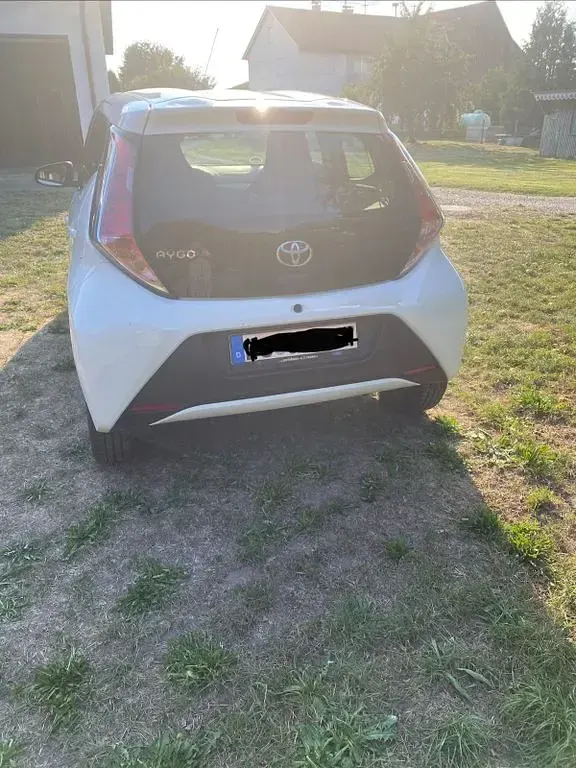 Gebraucht Toyota Aygo 72 PS (52 kW) 2017 Weiß Kleinwagen