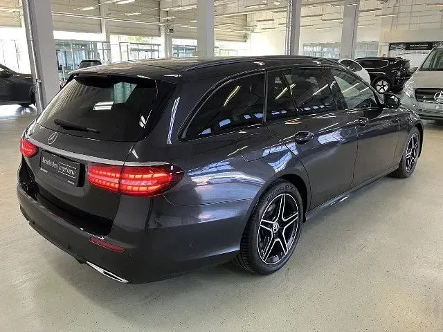 Gebraucht Mercedes E400 330 PS (242 kW) 2023 Metalliclack graphitgrau Kombi
