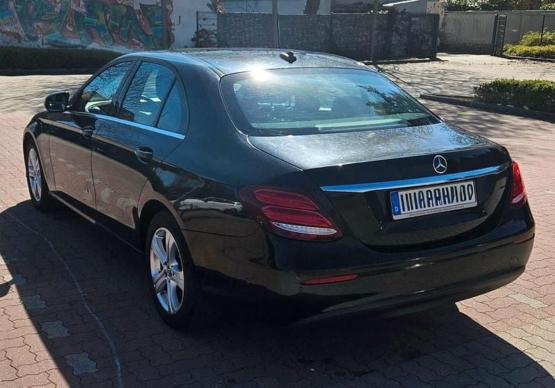 Gebraucht Mercedes E200 150 PS (110 kW) 2017 Schwarz Limousine