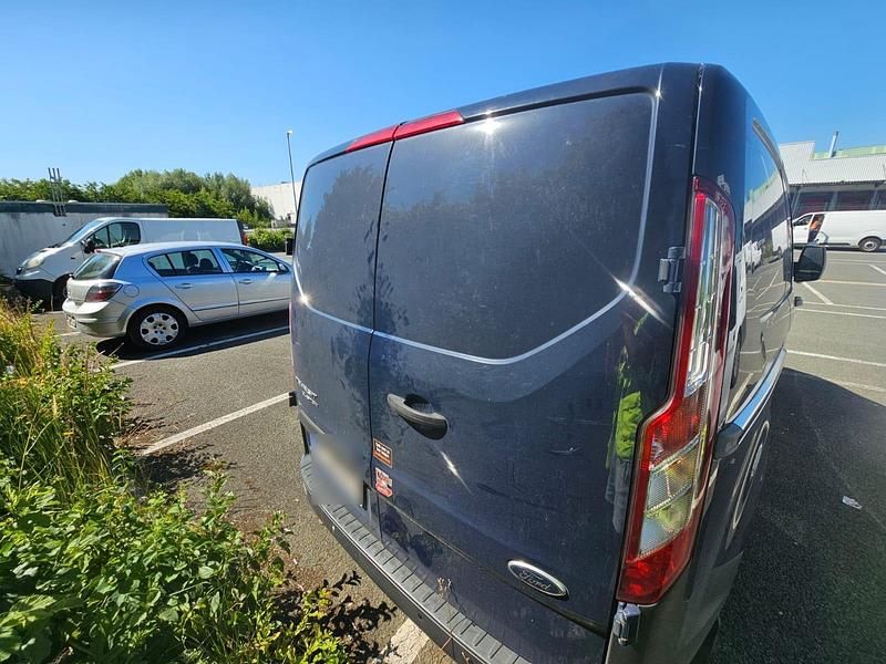 Second-hand Ford Transit 110 CP (80 kW) 2015 Albastru Monovolum