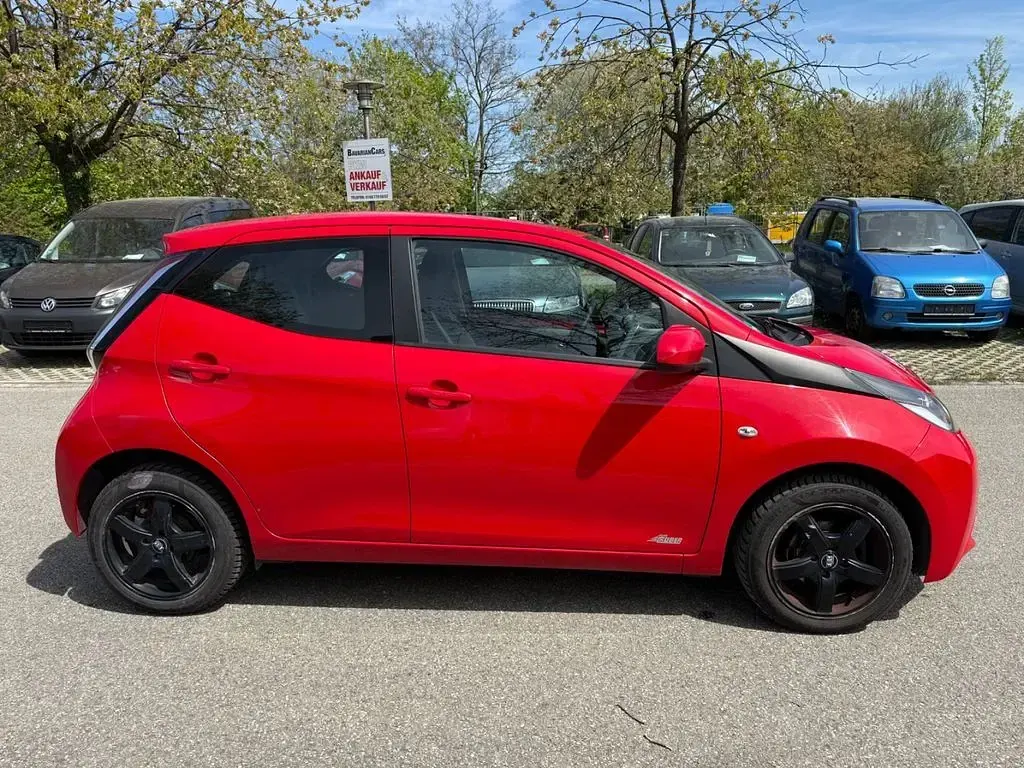 Gebraucht Toyota Aygo X-play 69 PS (50 kW) 2016 Rot Kleinwagen