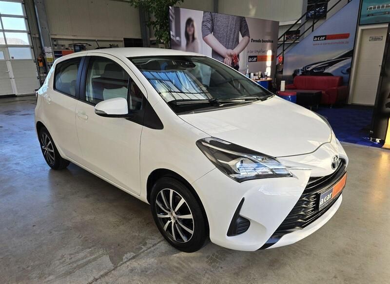 Weiß Gebraucht 2020 Toyota Yaris Comfort Kleinwagen | 9.999 € (Guter Preis) - Bild 1/4