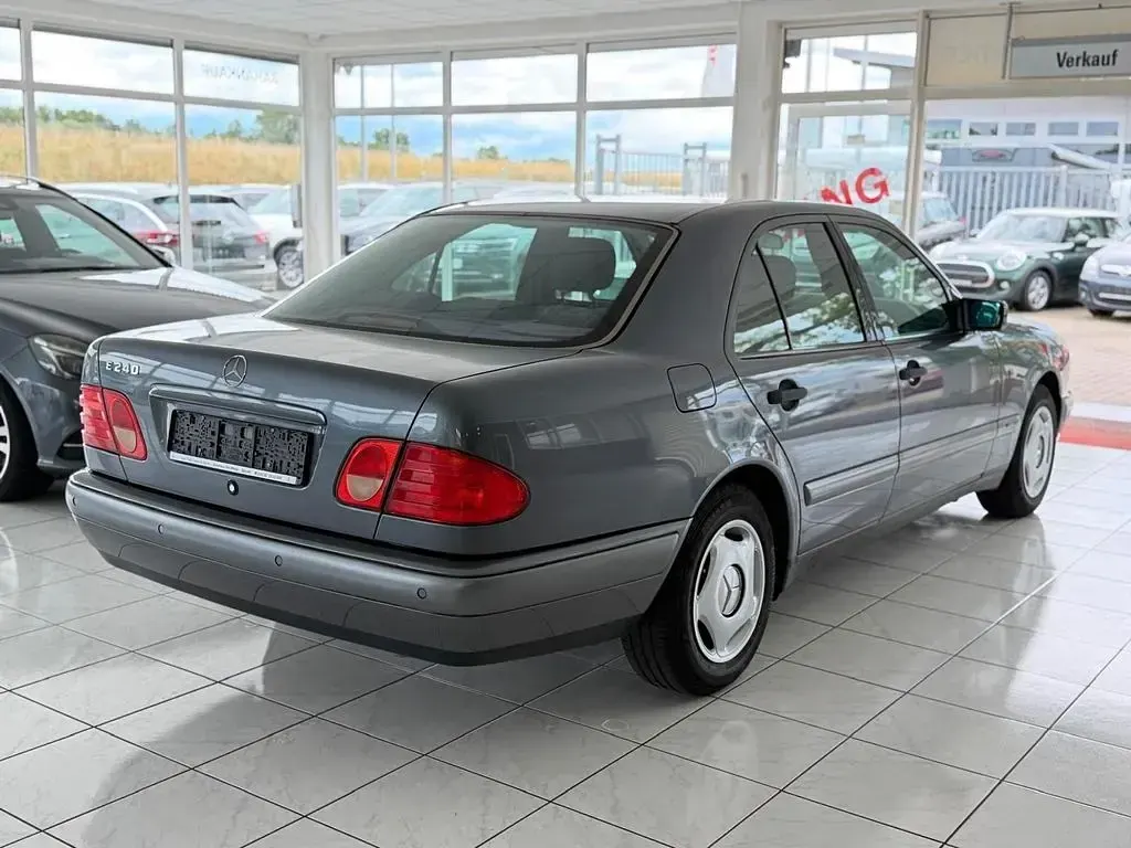 Gebraucht Mercedes E240 170 PS (125 kW) 1998 Grau Limousine