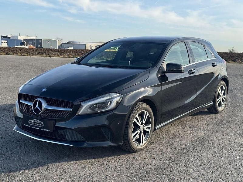 Schwarz Gebraucht 2016 Mercedes A180 Urban Limousine | 13.690 € (Fairer Preis) - Bild 1/4