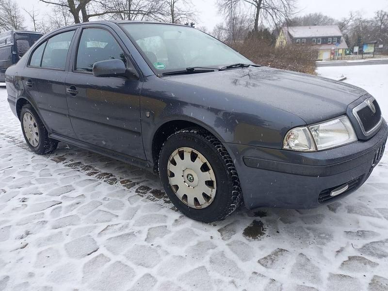 Gebraucht Skoda Octavia Tour 102 PS (75 kW) 2009 Grau Limousine