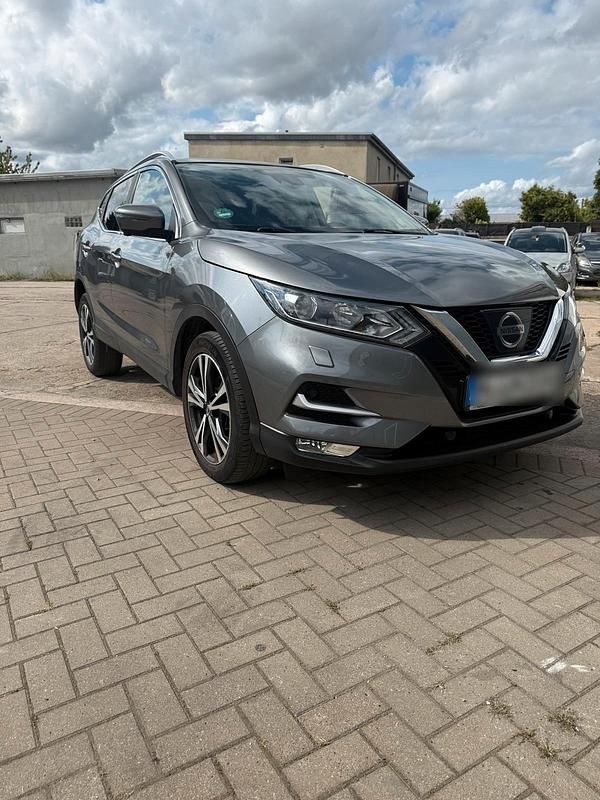 Grau Gebraucht 2017 Nissan Qashqai SUV | 11.500 € (Guter Preis) - Bild 1/4