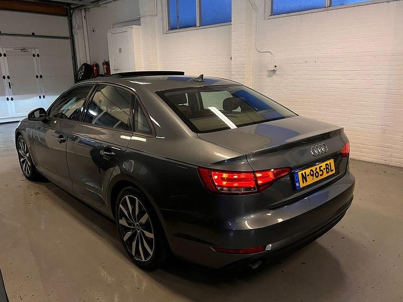 Gebraucht Audi A4 S-Line 150 PS (110 kW) 2015 Grau Limousine