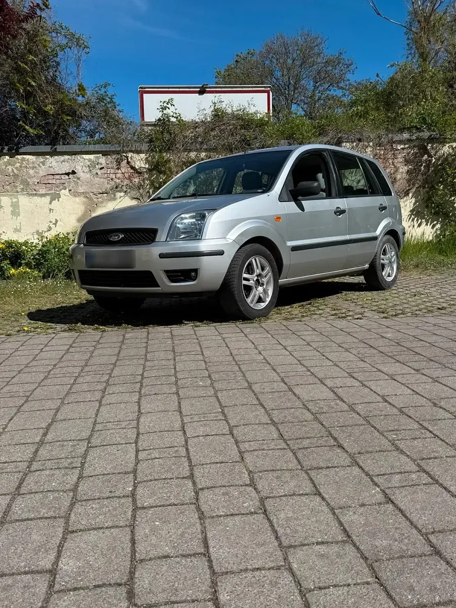 Usata Ford Fusion 82 CV (60 kW) 2002 Argento Utilitaria