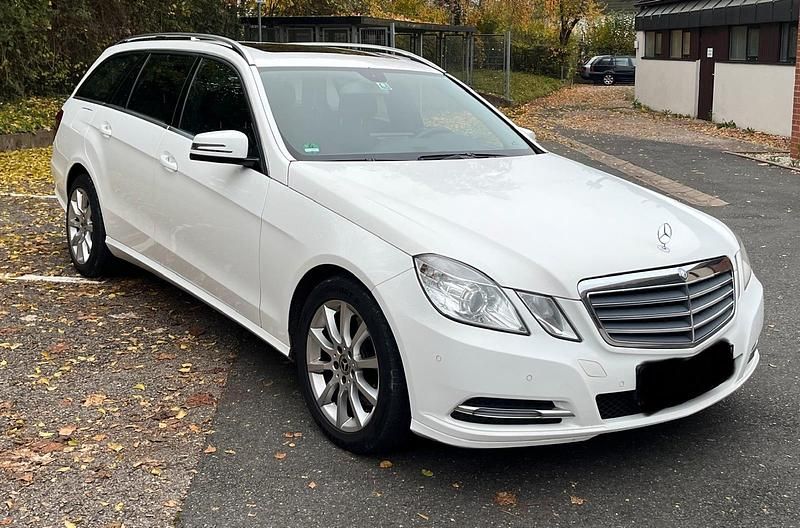 Weiß Gebraucht 2013 Mercedes E250 Kombi | 5.200 € (Superpreis) - Bild 1/4