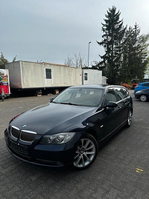 Gebraucht BMW 330 231 PS (169 kW) 2006 Blau Kombi