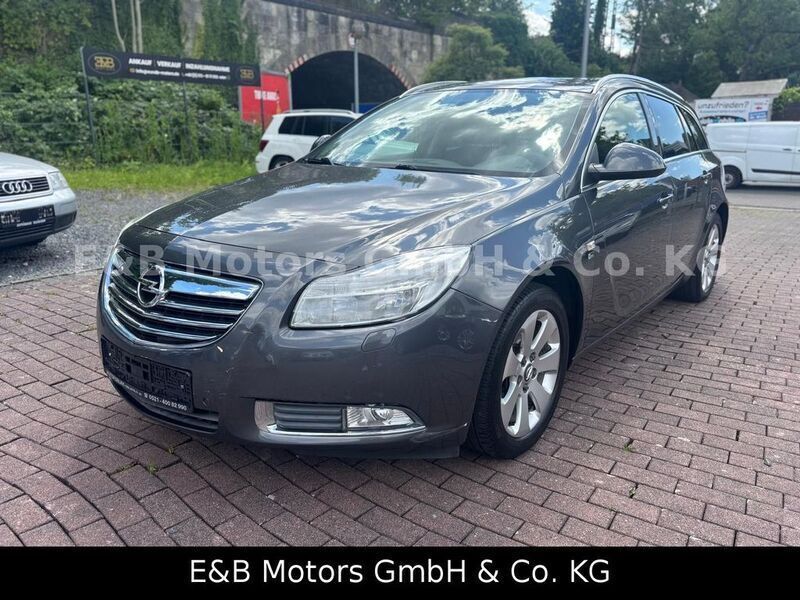 Grau Gebraucht 2012 Opel Insignia Kombi | 4.799 € (Fairer Preis) - Bild 1/4