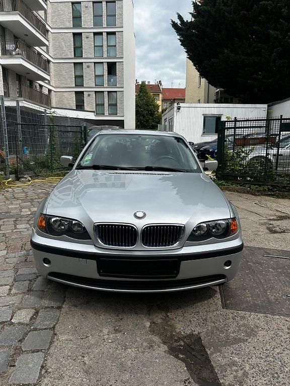 Silber Gebraucht 2001 BMW 320 Kombi | 2.499 € (Superpreis) - Bild 1/4