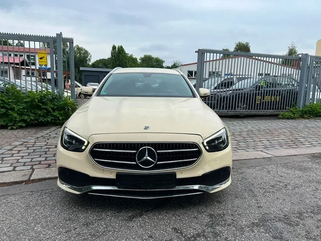 Gebraucht Mercedes E200 160 PS (117 kW) 2022 Beige Limousine