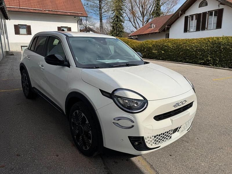 Neu Fiat 600 La Prima 101 PS (74 kW) 2025 Weiß SUV
