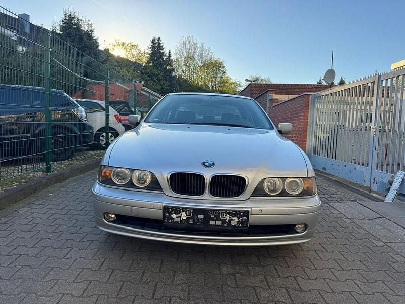 Second-hand BMW 520 170 CP (125 kW) 2000 Argintiu Berlinǎ