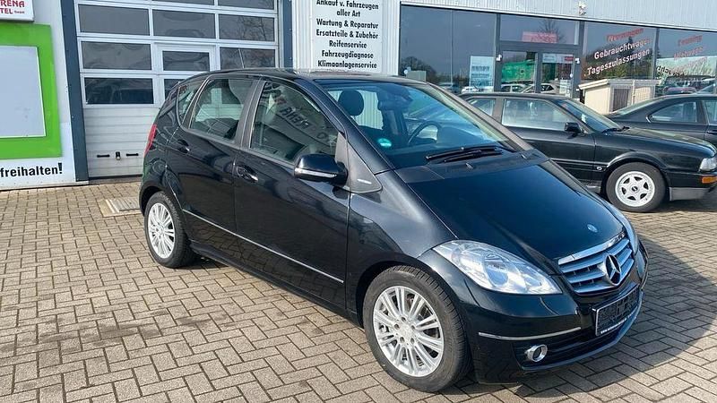 Gebraucht Mercedes A180 Elegance 109 PS (80 kW) 2008 Kosmosschwarz  metalliclack Limousine