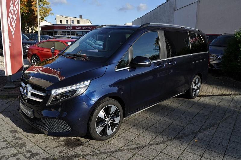Blau Gebraucht 2021 Mercedes V300 Van / Kleinbus | 51.990 € (Superpreis) - Bild 1/4