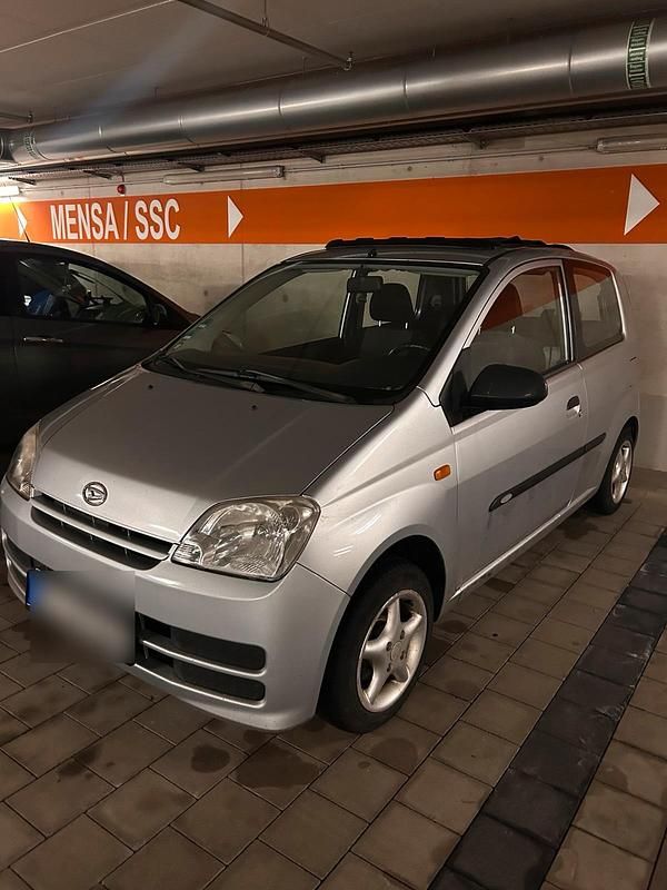 Grau Gebraucht 2005 Daihatsu Cuore Kleinwagen | 1.500 € (Fairer Preis) - Bild 1/4