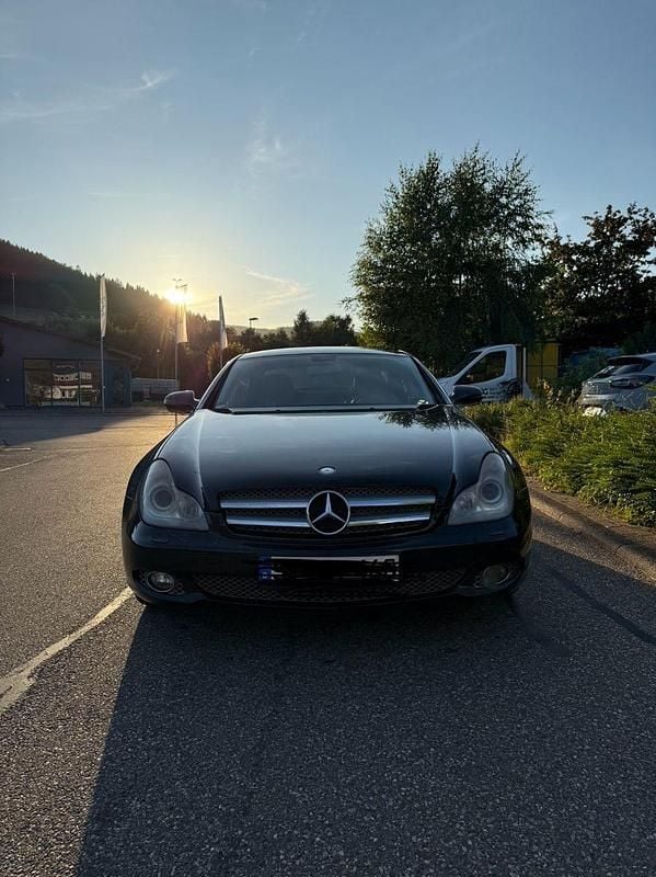 Schwarz Gebraucht 2009 Mercedes CLS320 Coupé | 10.000 € - Bild 1/4