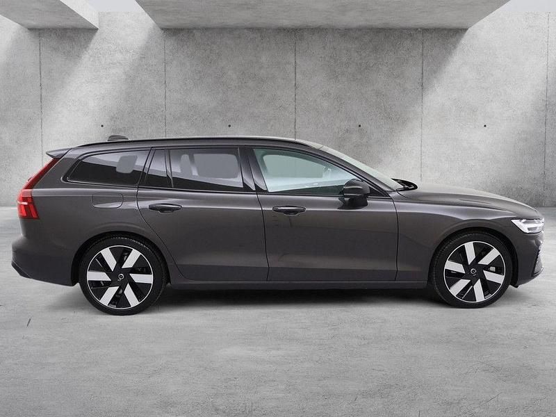 Gebraucht Volvo V60 Plus 398 PS (292 kW) 2025 Grau Kombi