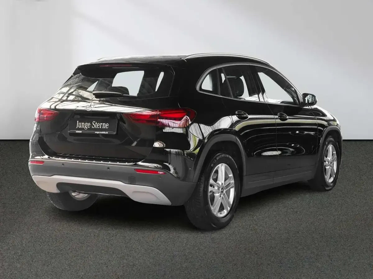 Gebraucht Mercedes GLA200 163 PS (119 kW) 2024 Unilack nachtschwarz SUV