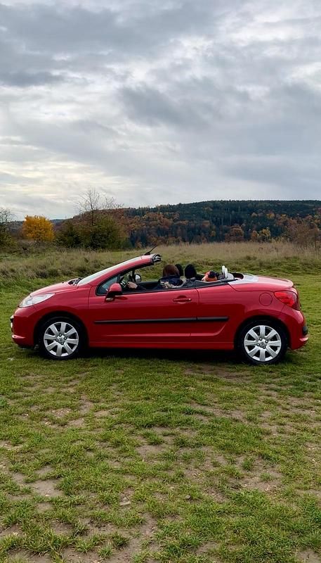 Rot Gebraucht 2009 Peugeot 207 CC Cabrio | 2.000 € (Guter Preis) - Bild 1/2