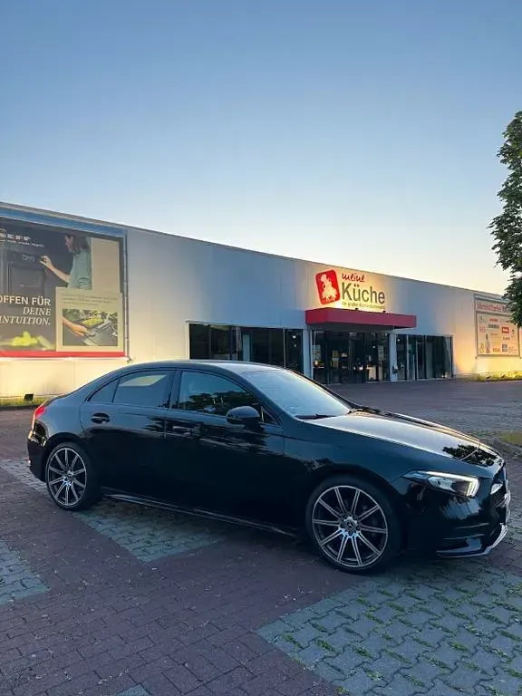 Gebraucht Mercedes A200 AMG line 163 PS (119 kW) 2022 Schwarz Limousine
