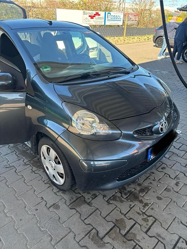 Gebraucht Toyota Aygo 68 PS (50 kW) 2008 Grau Kleinwagen