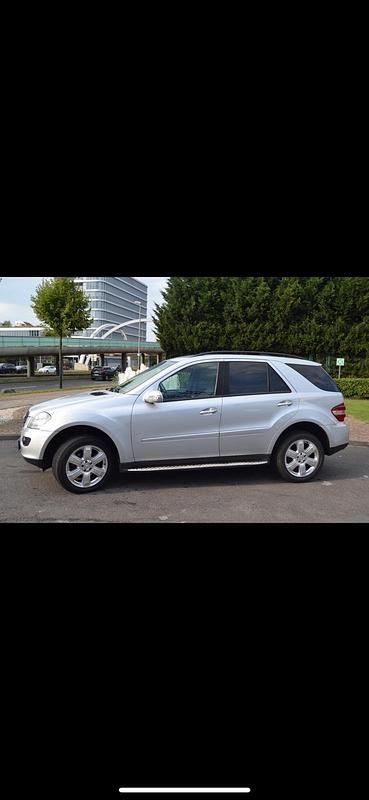 Gebraucht Mercedes ML320 224 PS (164 kW) 2007 Silber SUV