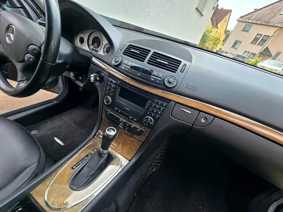 Gebraucht Mercedes E320 Avantgarde 224 PS (164 kW) 2006 Grau Kombi
