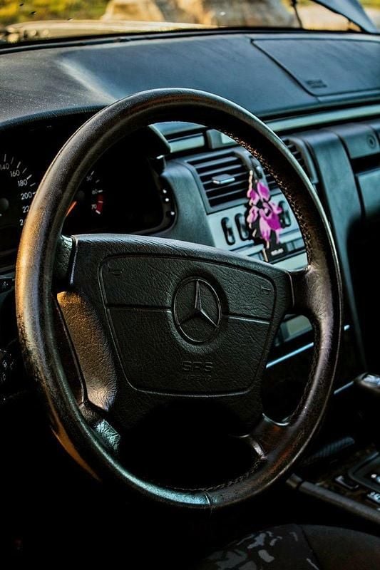 Gebraucht Mercedes E240 Avantgarde 170 PS (125 kW) 1998 Violet Kombi