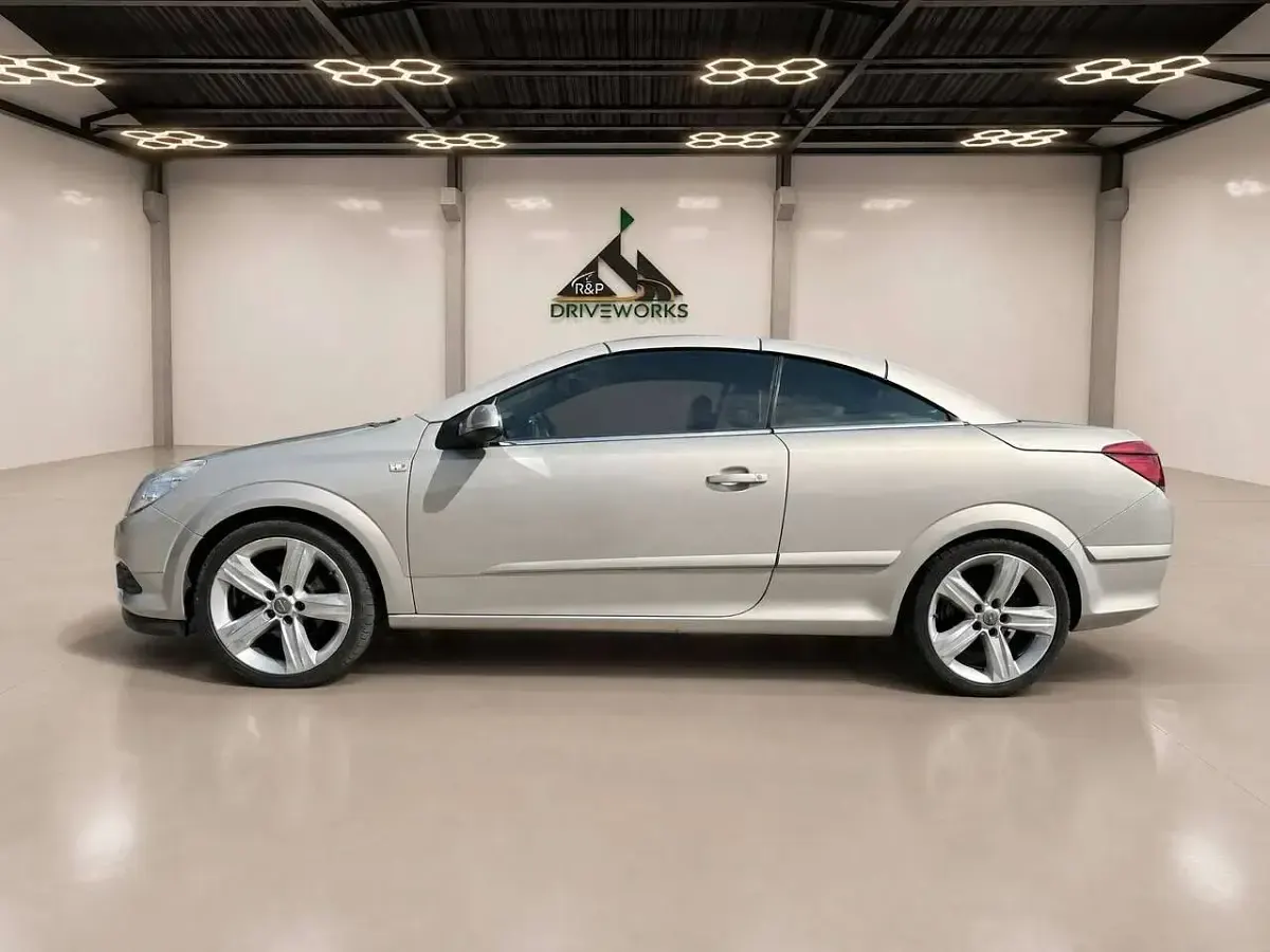 Gebraucht Opel Astra 140 PS (102 kW) 2008 Pannacotta m2 Cabrio