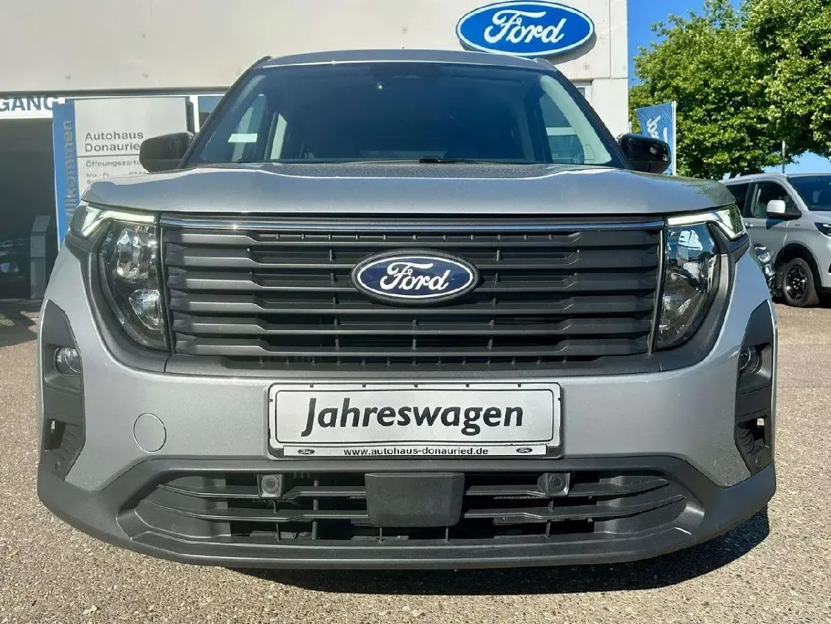 Gebraucht Ford Tourneo Courier Titanium 125 PS (91 kW) 2025 Solarsilber Van / Kleinbus