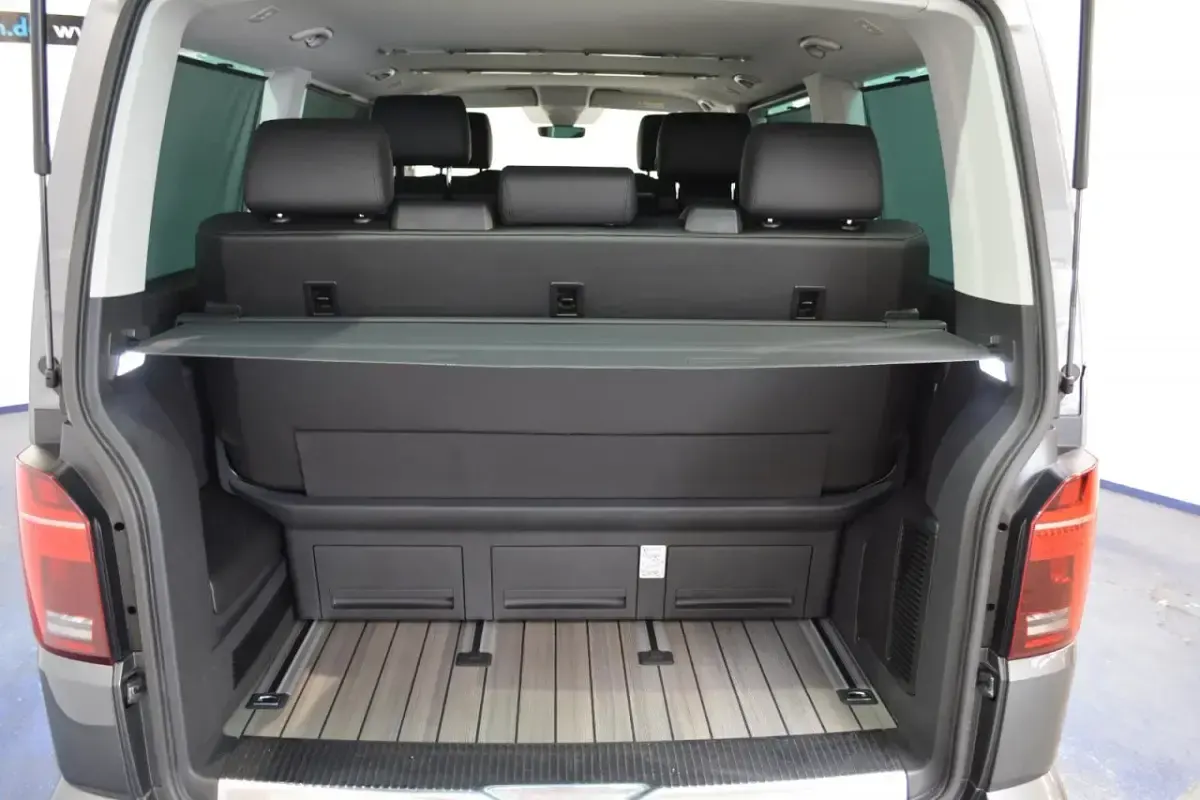 Gebraucht VW Multivan Generation Six 150 PS (110 kW) 2022 Grau Van / Kleinbus