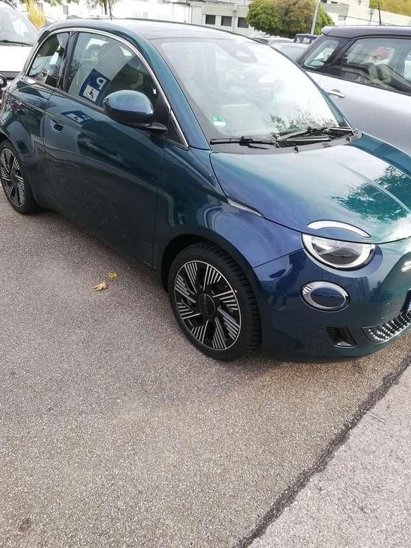 Grün Gebraucht 2021 Fiat 500e Kleinwagen | 15.800 € (Fairer Preis) - Bild 1/4