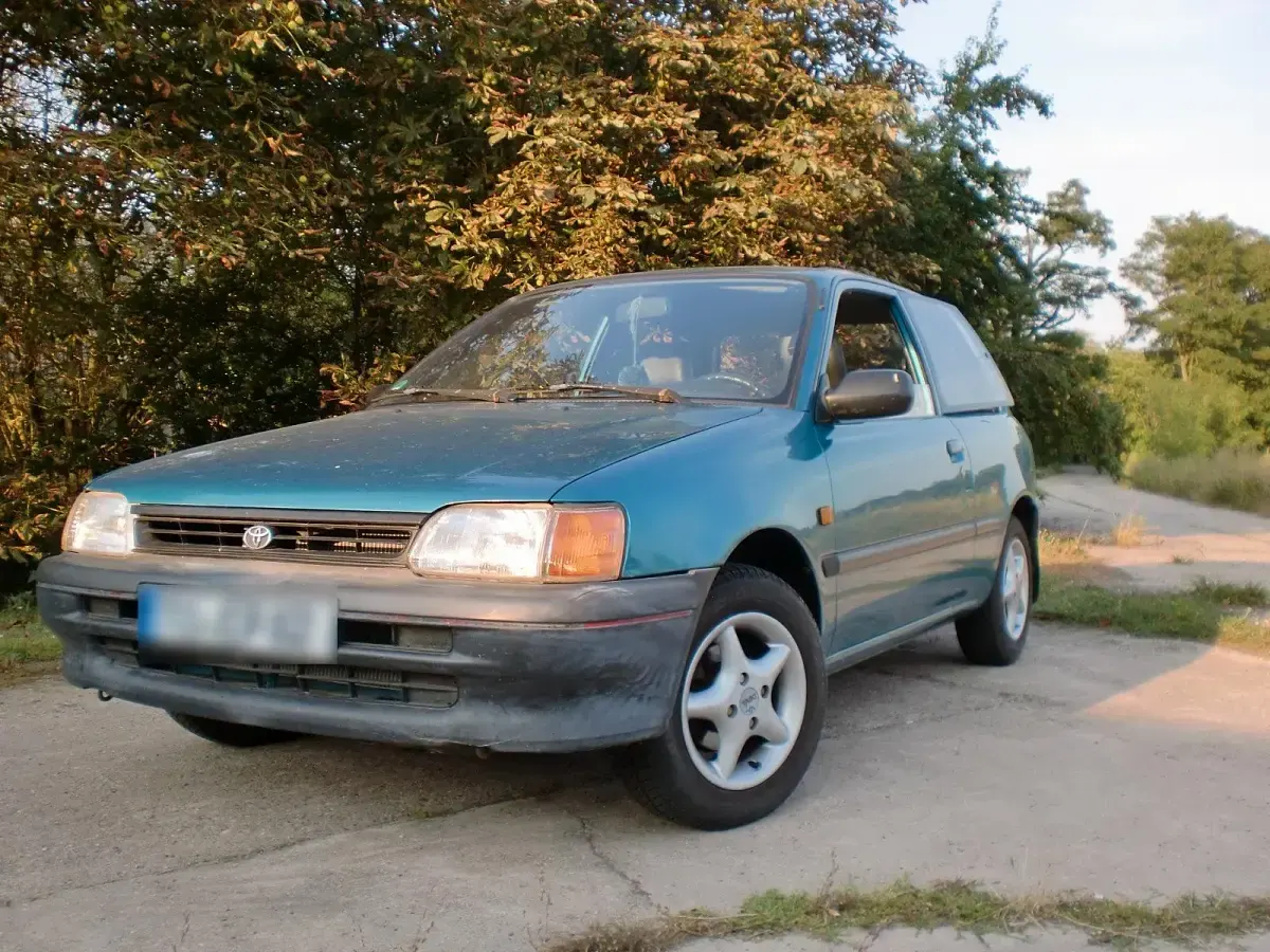 Gebraucht Toyota Starlet 75 PS (55 kW) 1995 Blau Kleinwagen