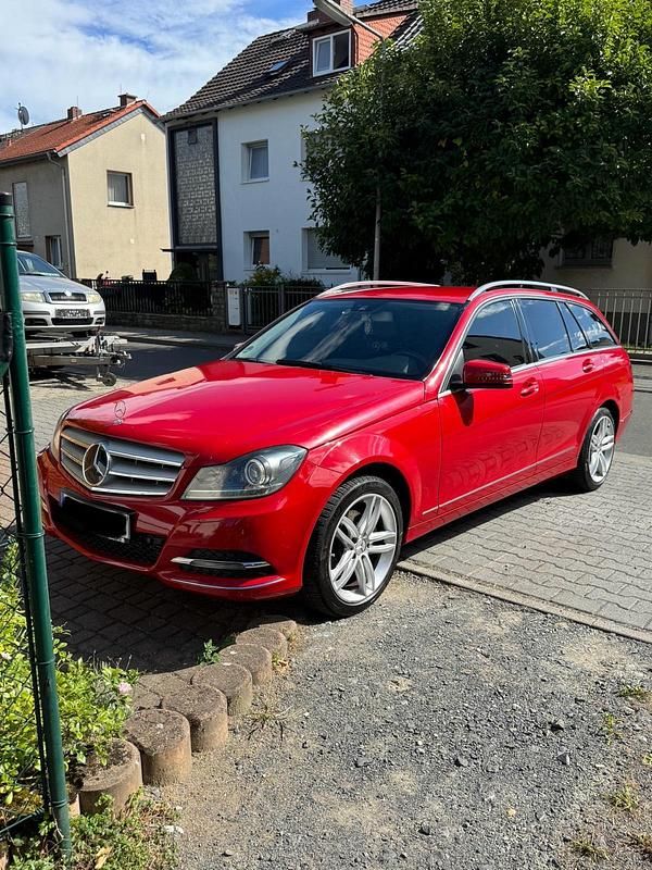 Rot Gebraucht 2013 Mercedes C250 Kombi | 10.999 € (Teuer) - Bild 1/4