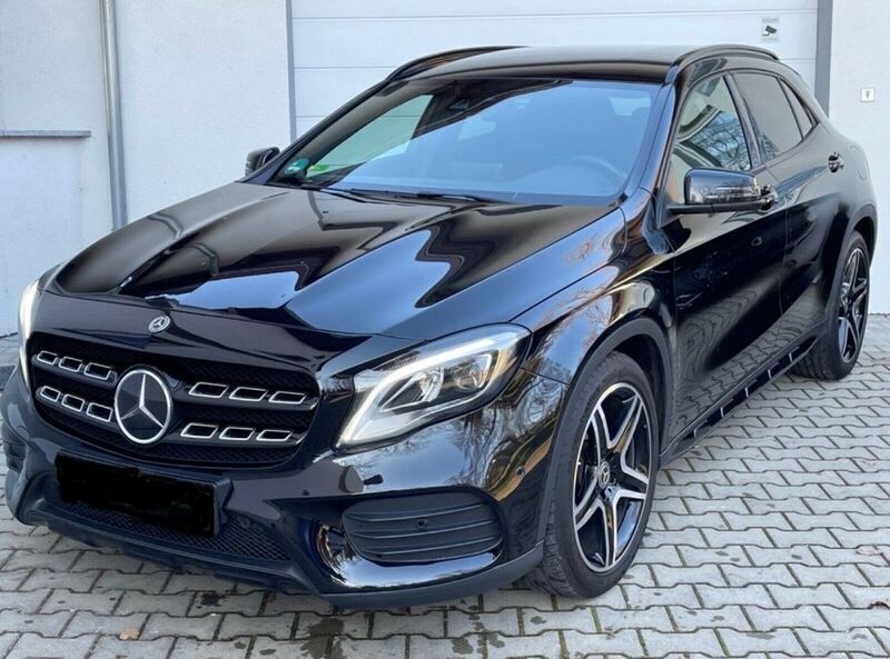 Schwarz Gebraucht 2019 Mercedes GLA200 AMG line SUV | 22.000 € (Guter Preis) - Bild 1/4