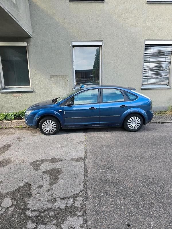 Gebraucht Ford Focus 100 PS (73 kW) 2006 Blau Limousine